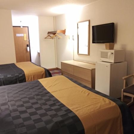 Americas Best Value Inn Champaign Exterior photo