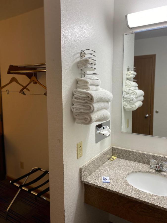 Americas Best Value Inn Champaign Exterior photo