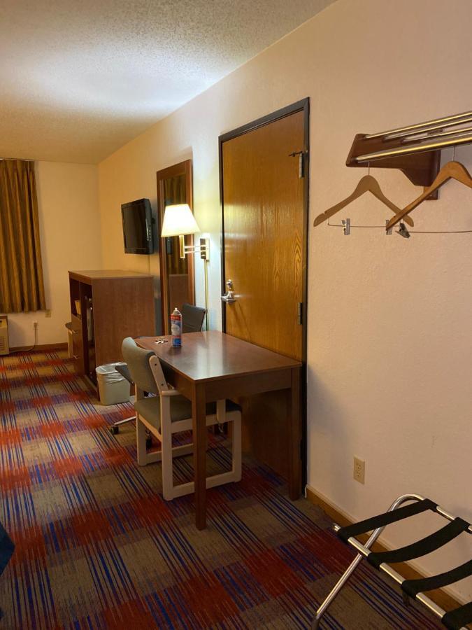 Americas Best Value Inn Champaign Exterior photo