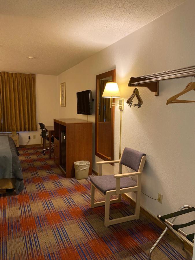 Americas Best Value Inn Champaign Exterior photo