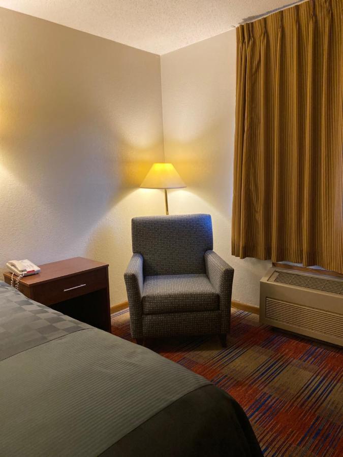 Americas Best Value Inn Champaign Exterior photo