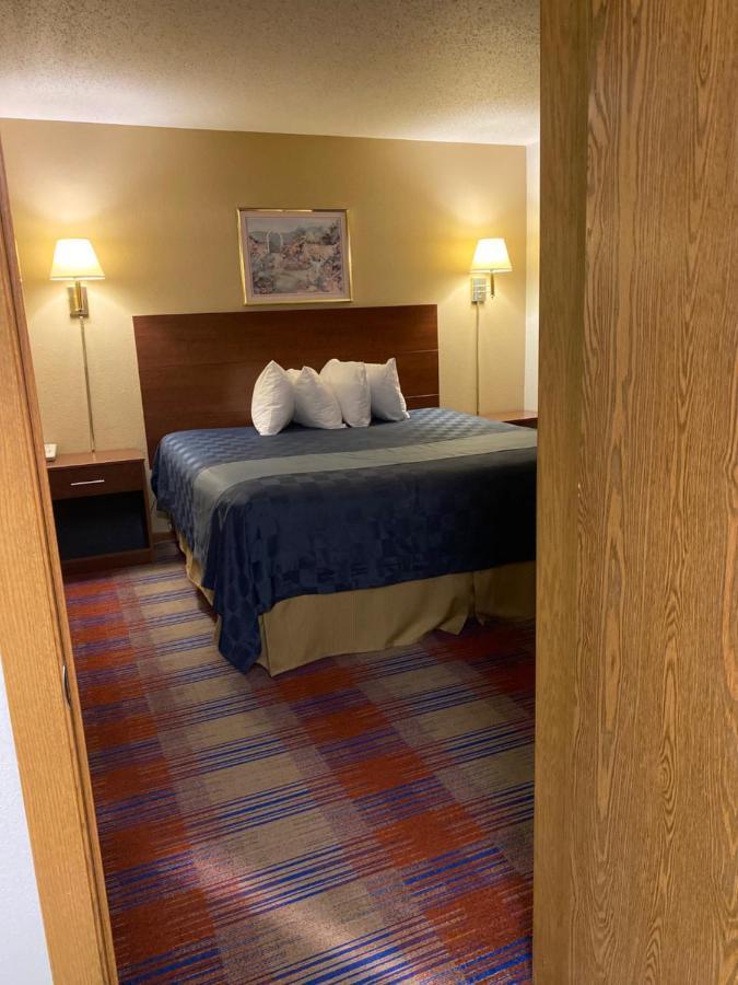Americas Best Value Inn Champaign Exterior photo