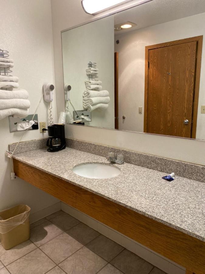 Americas Best Value Inn Champaign Exterior photo
