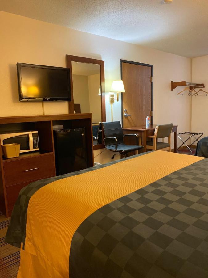 Americas Best Value Inn Champaign Exterior photo