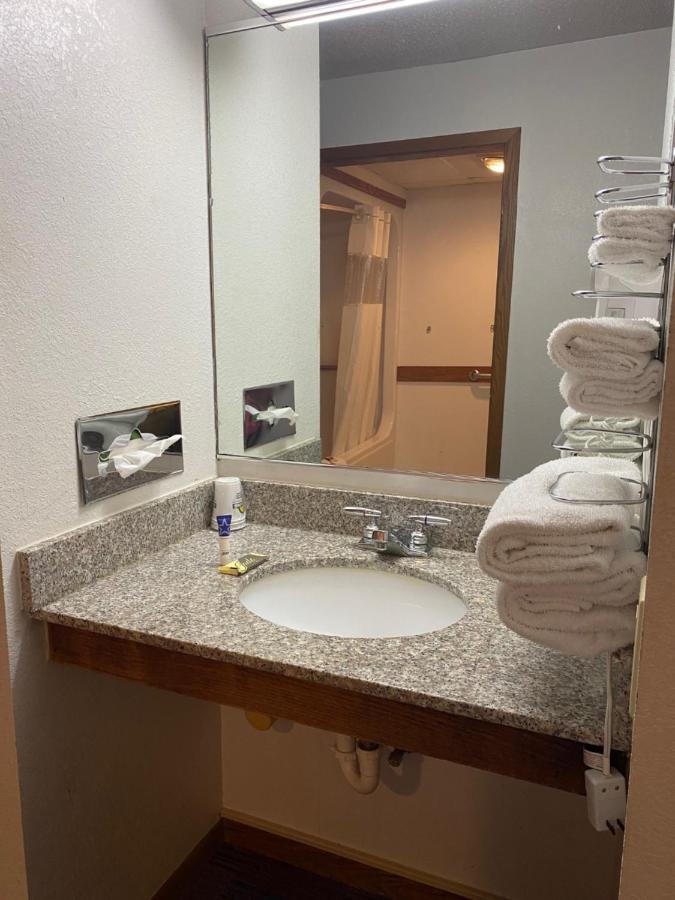 Americas Best Value Inn Champaign Exterior photo