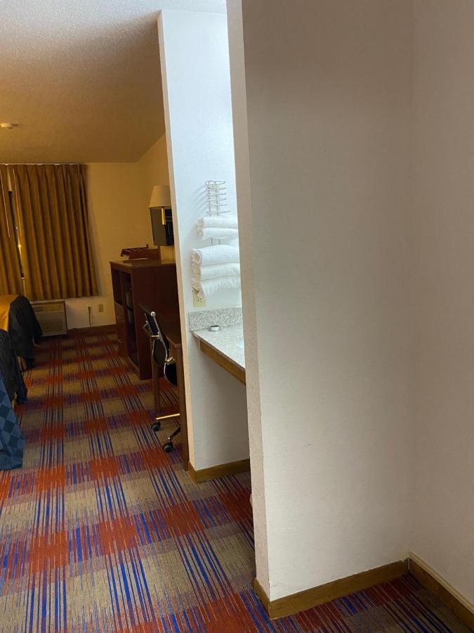 Americas Best Value Inn Champaign Exterior photo