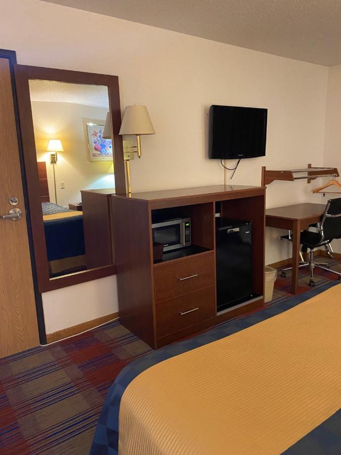 Americas Best Value Inn Champaign Exterior photo