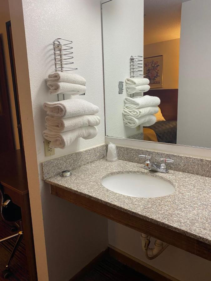 Americas Best Value Inn Champaign Exterior photo