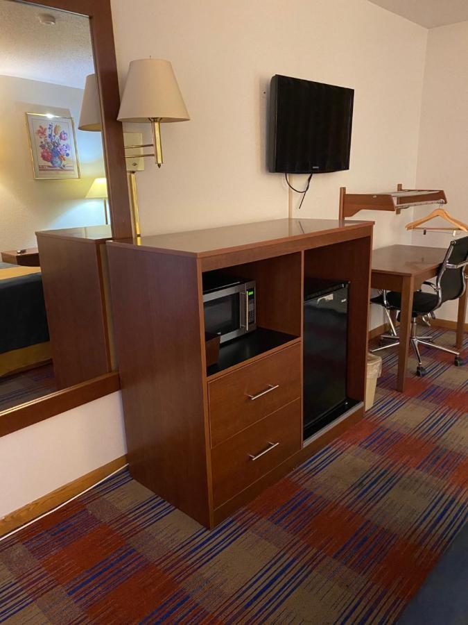 Americas Best Value Inn Champaign Exterior photo