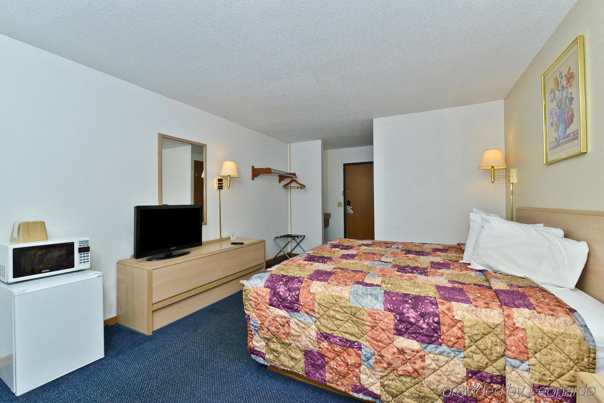 Americas Best Value Inn Champaign Exterior photo
