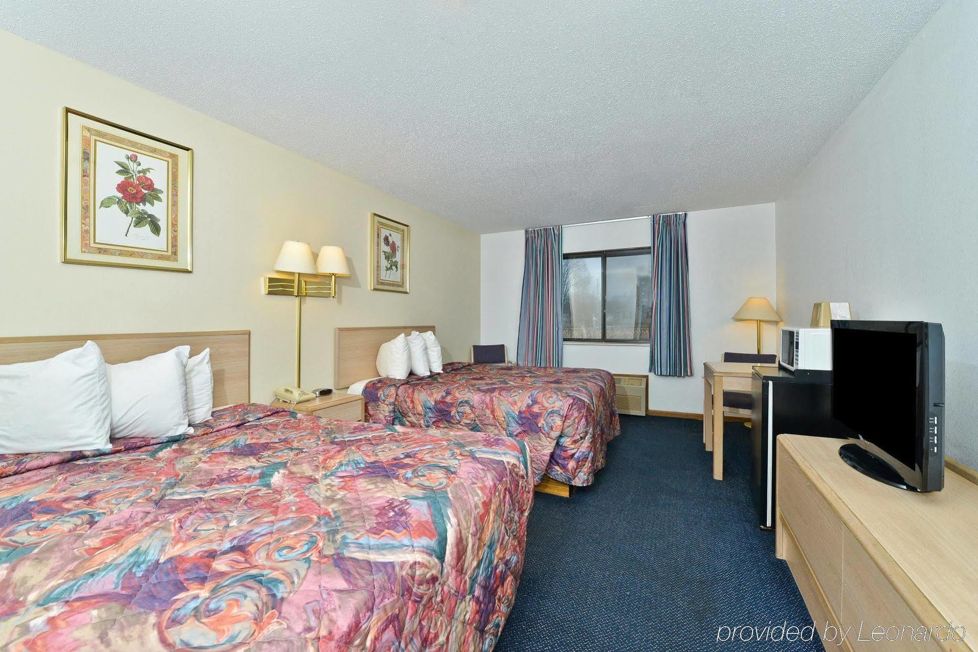 Americas Best Value Inn Champaign Exterior photo