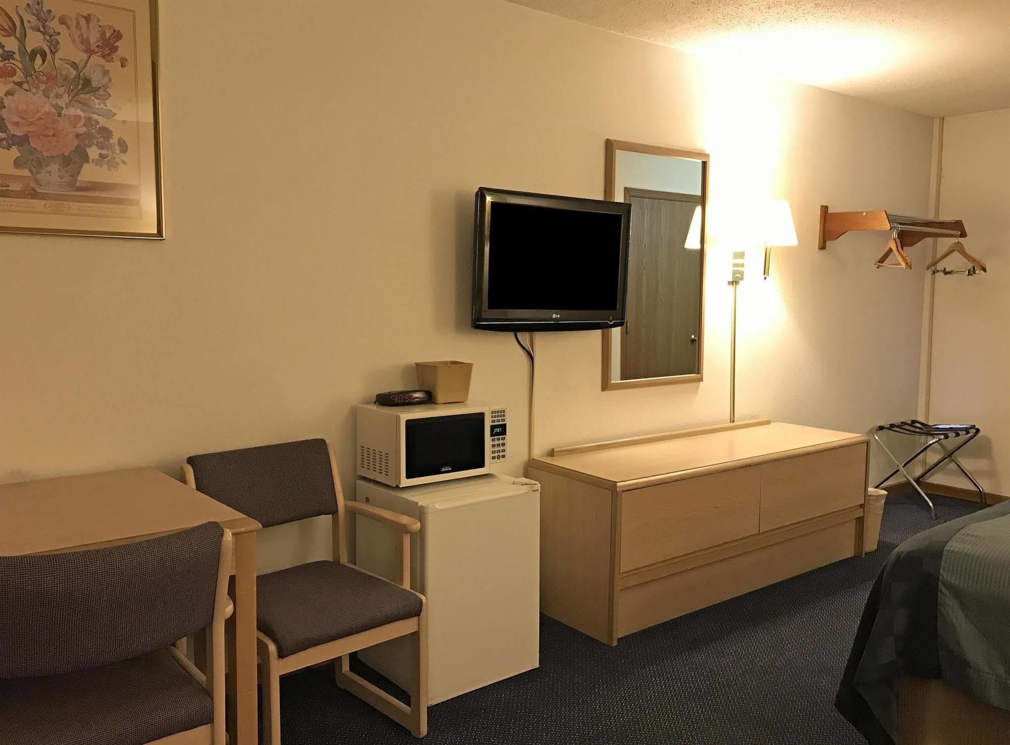 Americas Best Value Inn Champaign Exterior photo