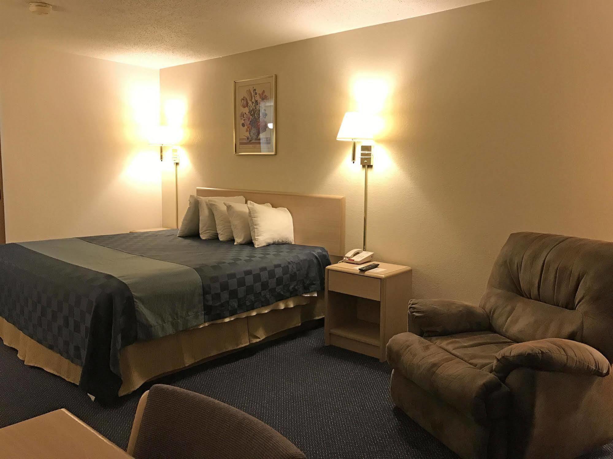 Americas Best Value Inn Champaign Exterior photo