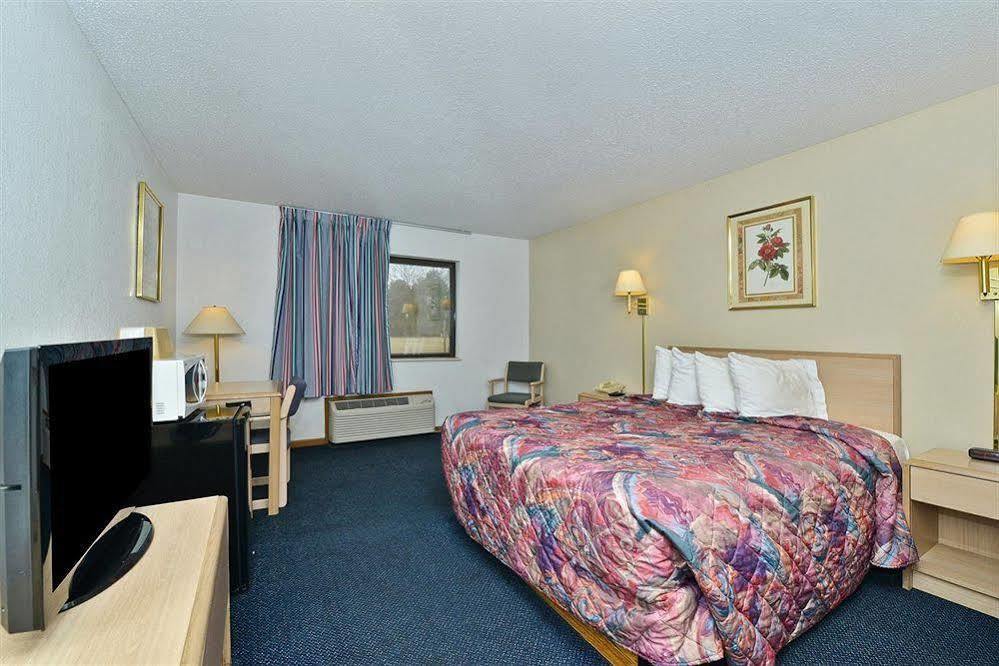 Americas Best Value Inn Champaign Exterior photo