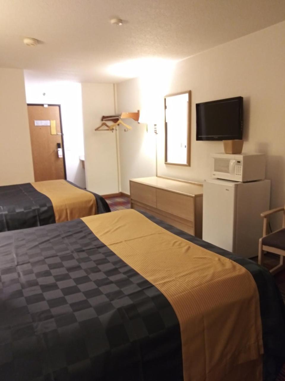 Americas Best Value Inn Champaign Exterior photo