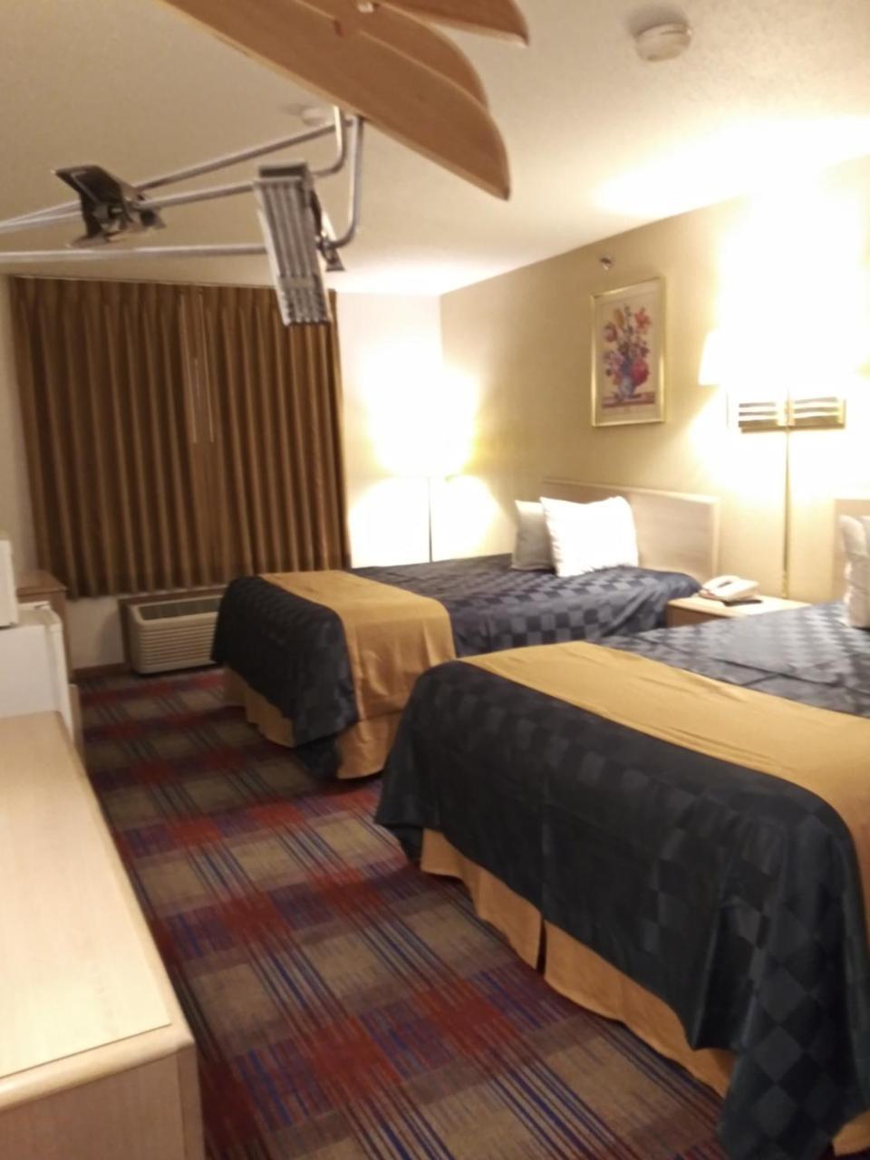 Americas Best Value Inn Champaign Exterior photo