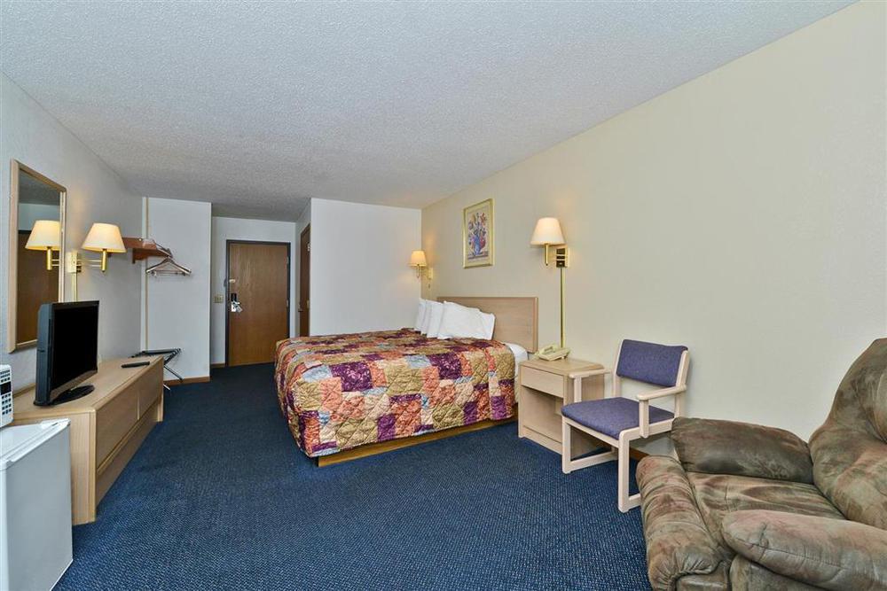 Americas Best Value Inn Champaign Room photo